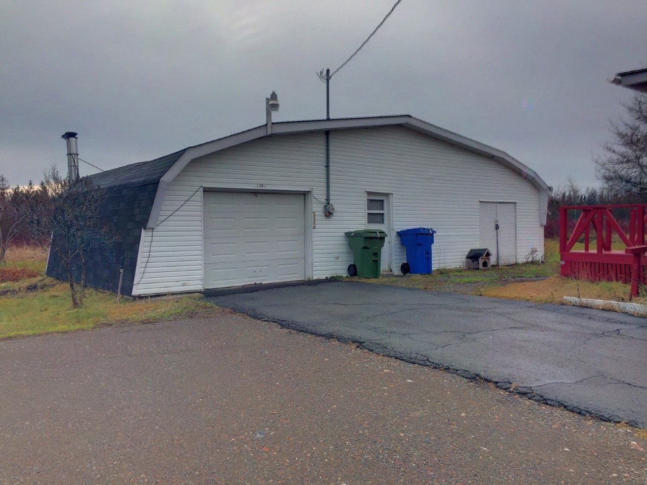 Garage - 32 Av. Duret, Paspébiac, QC - Outdoor