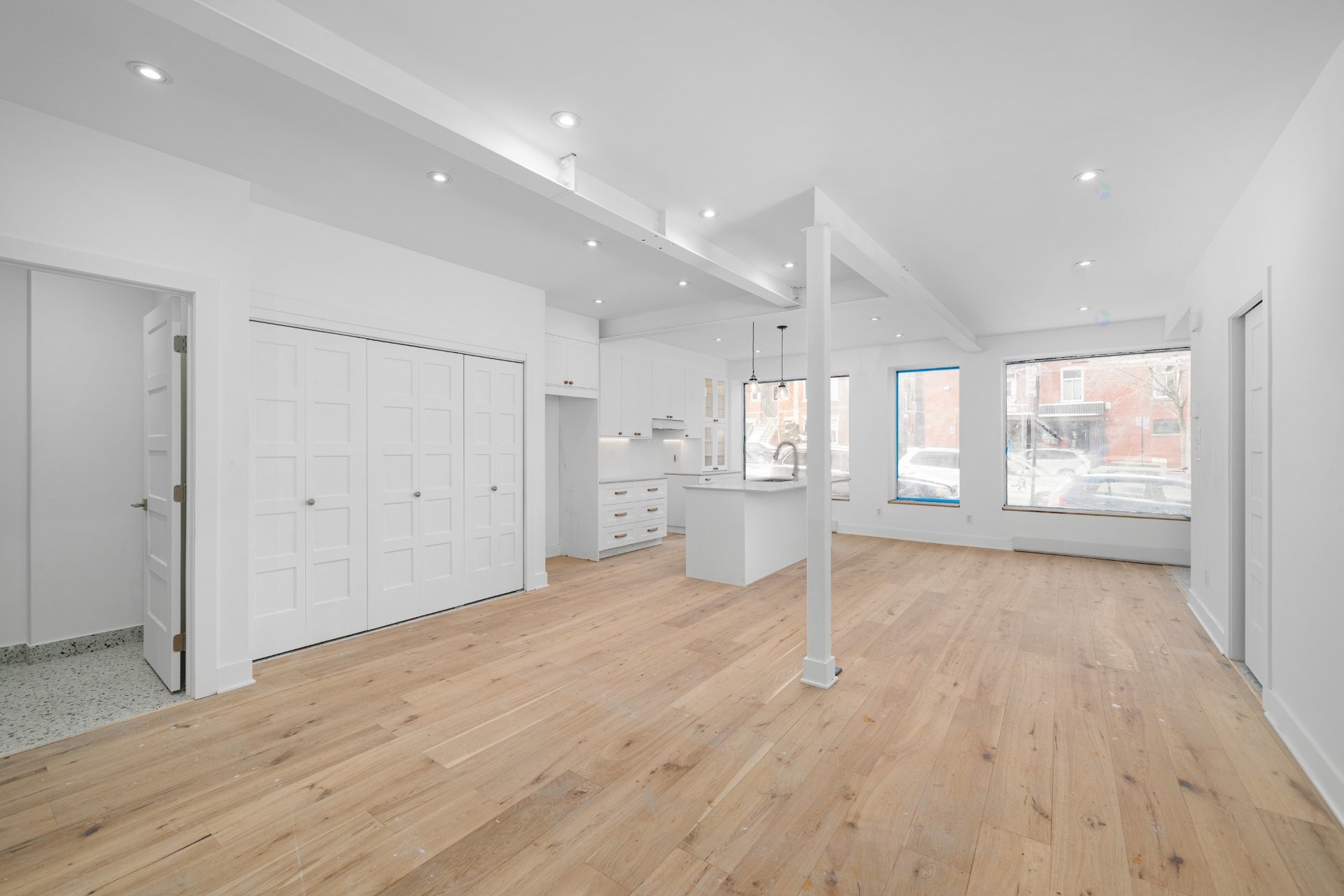 Salon - 352 Boul. St-Joseph O., Montréal (Le Plateau-Mont-Royal), QC - Indoor Photo Showing Other Room