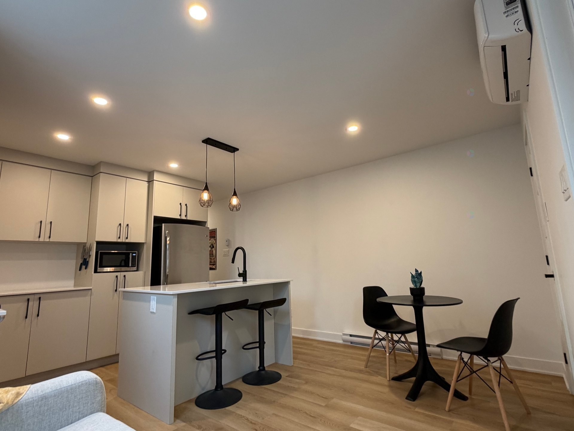 Dining Room - 101-10 Rue Marie-Rose, Salaberry-De-Valleyfield, QC - Indoor Photo Showing Kitchen