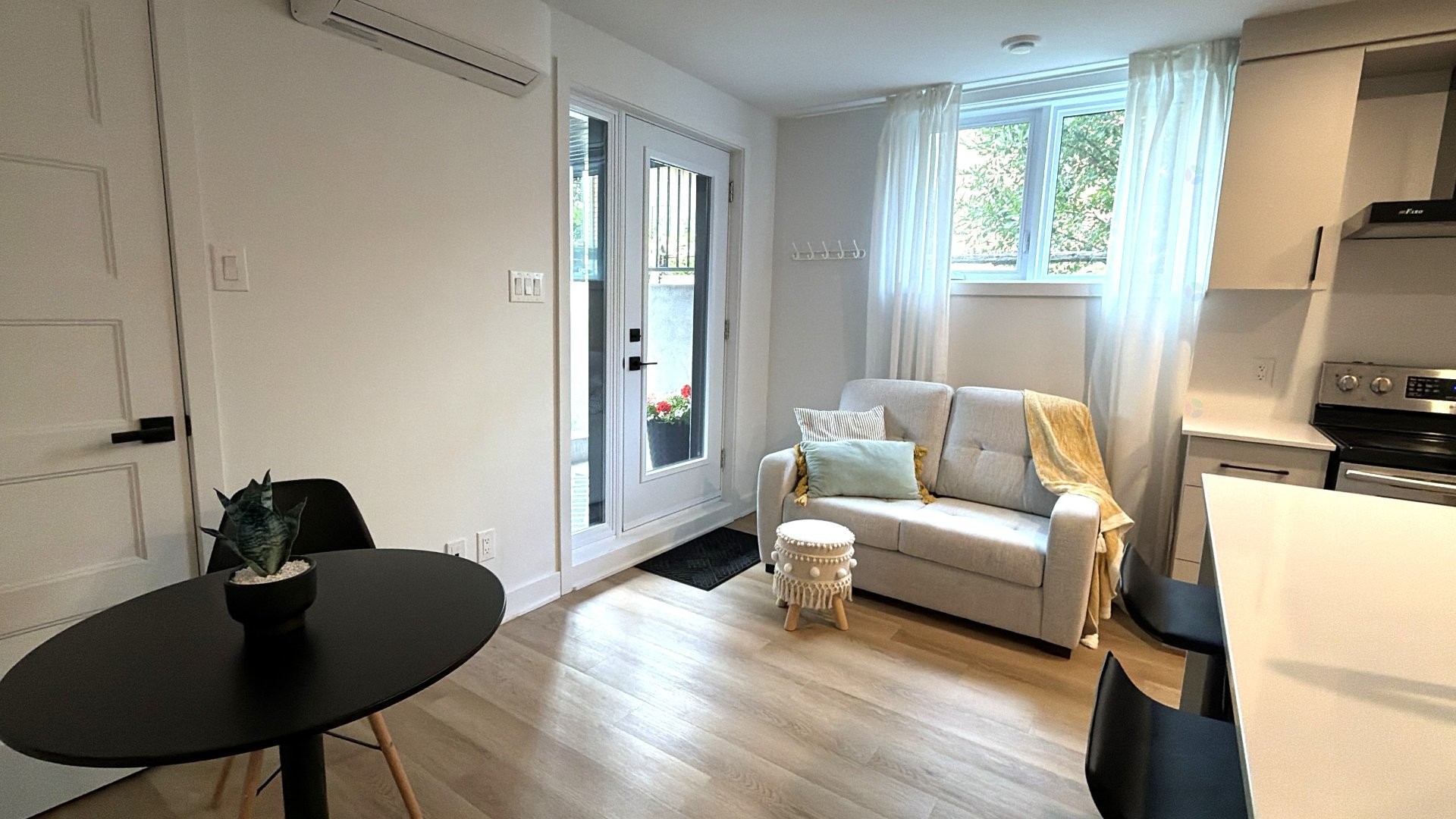 Living Room - 101-10 Rue Marie-Rose, Salaberry-De-Valleyfield, QC - Indoor