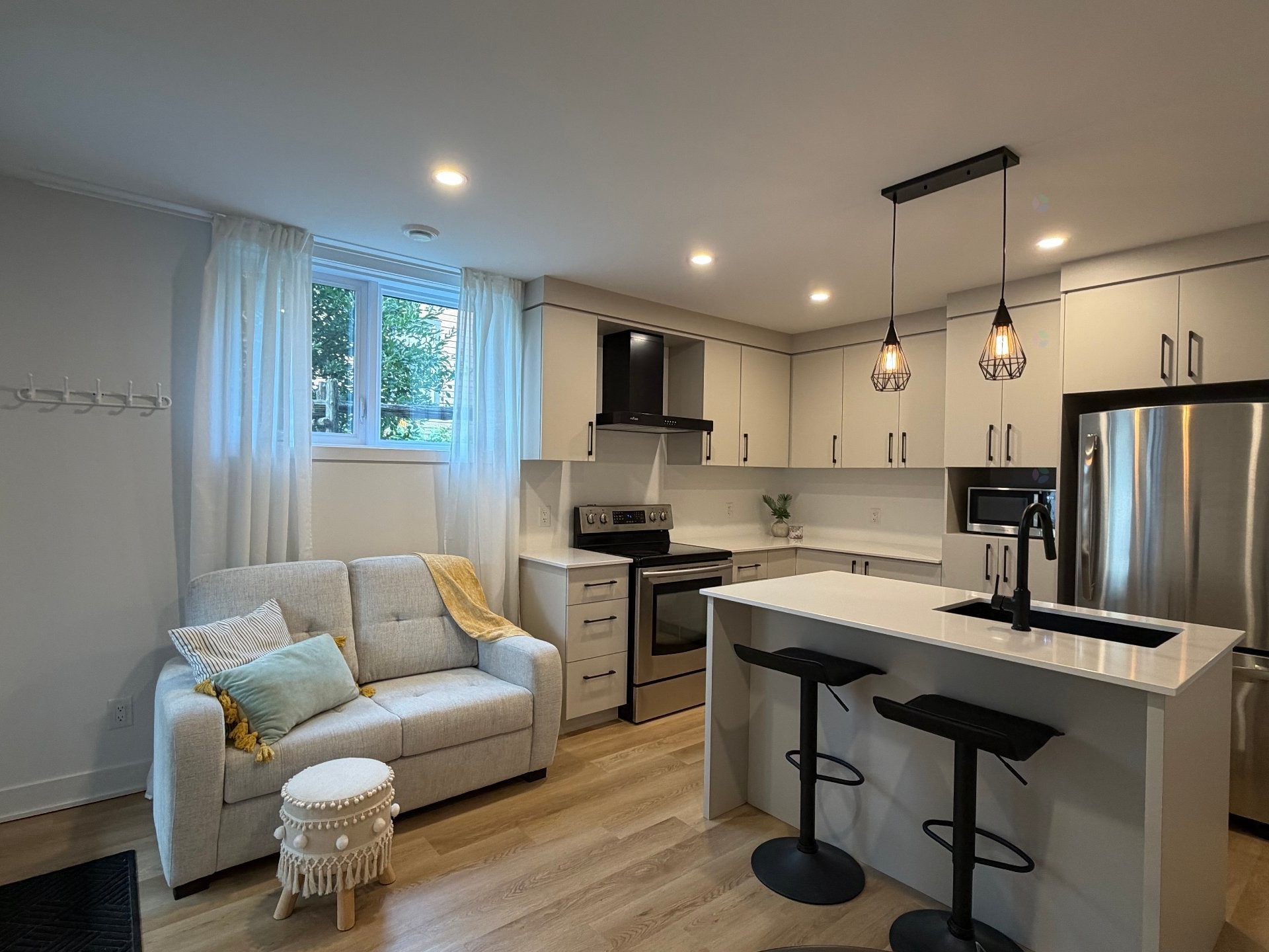 Living Room - 101-10 Rue Marie-Rose, Salaberry-De-Valleyfield, QC - Indoor Photo Showing Kitchen