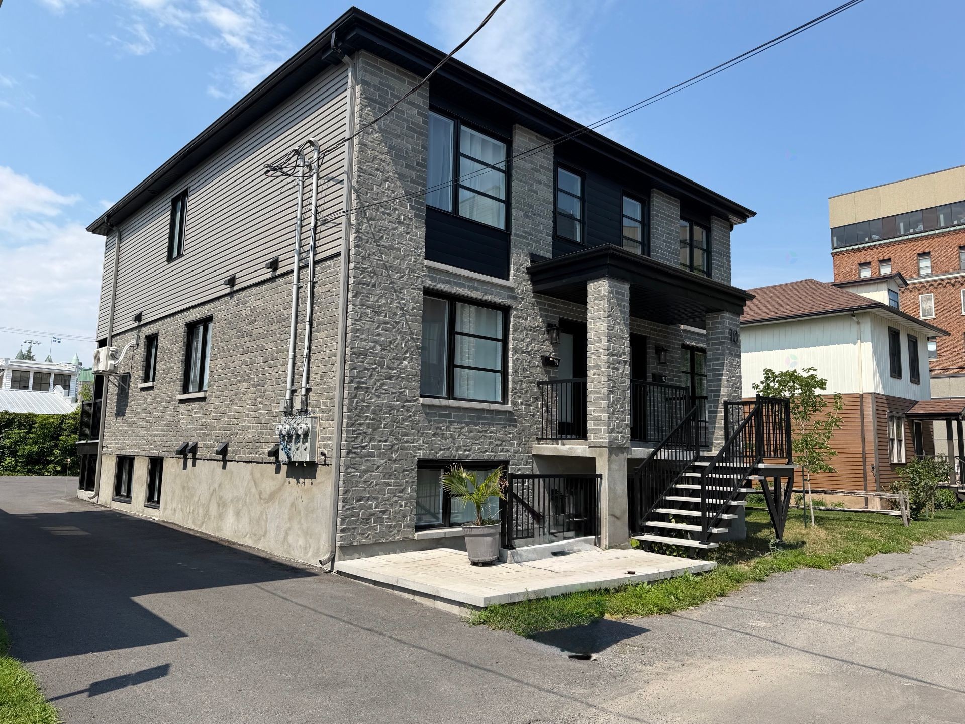 Front of Structure - 101-10 Rue Marie-Rose, Salaberry-De-Valleyfield, QC - Outdoor With Facade