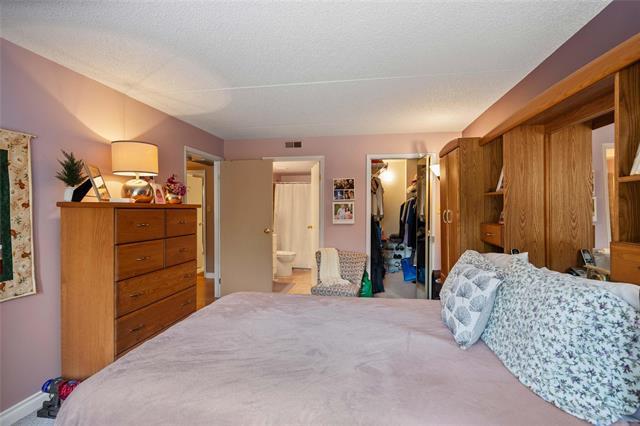 201-85 Swindon Way, Winnipeg, MB - Indoor Photo Showing Bedroom