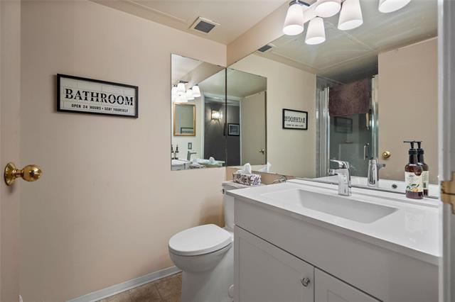 201-85 Swindon Way, Winnipeg, MB - Indoor Photo Showing Bathroom