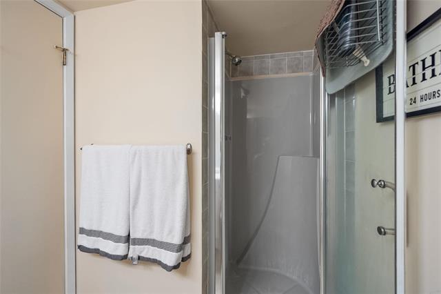 201-85 Swindon Way, Winnipeg, MB - Indoor Photo Showing Bathroom