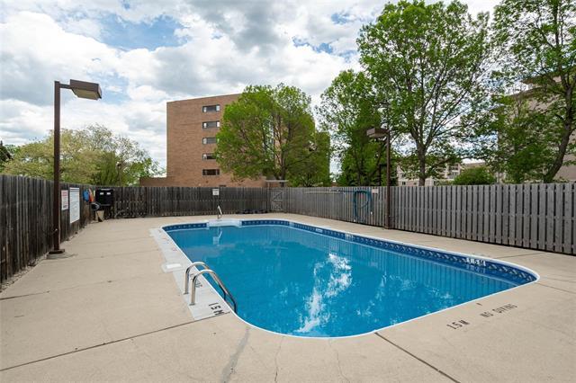 201-85 Swindon Way, Winnipeg, MB - Outdoor With In Ground Pool