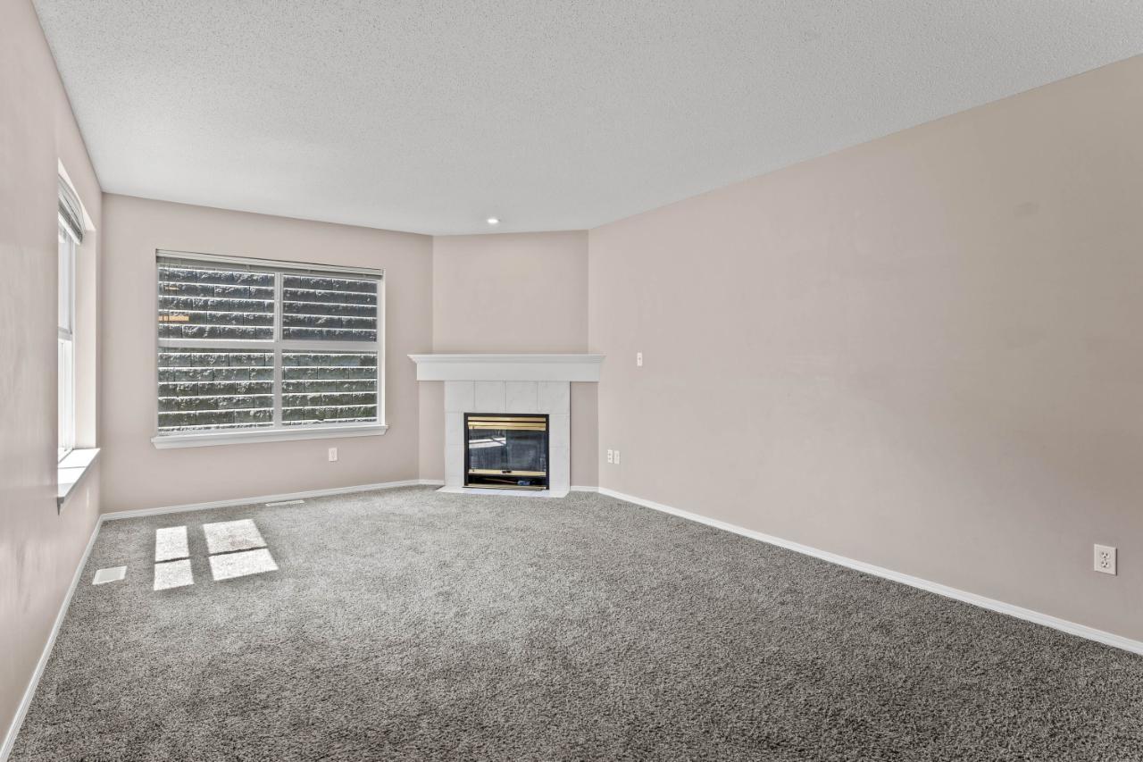 19-1920 Hugh Allan Drive, Kamloops, BC - Indoor With Fireplace