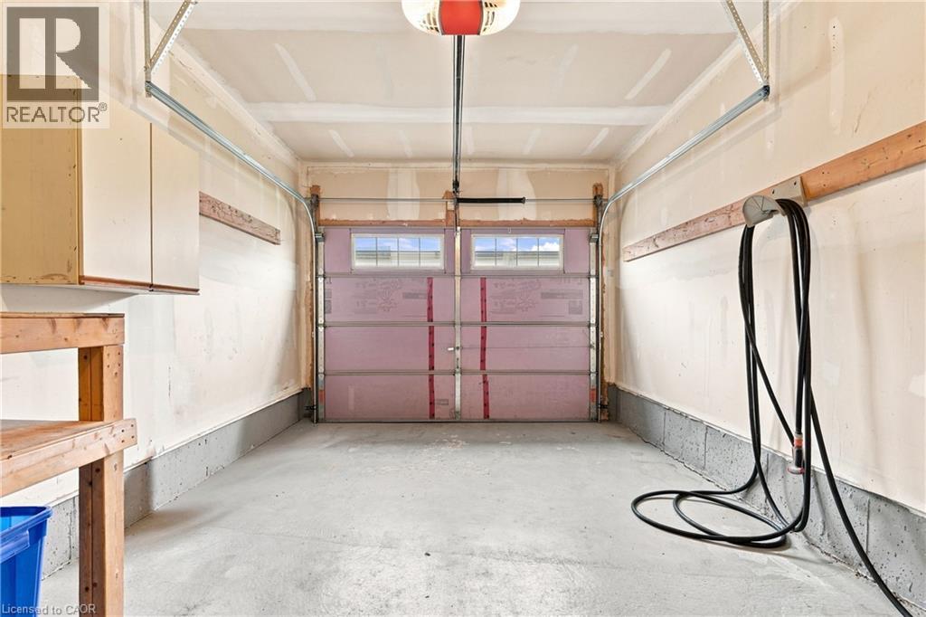 5065 Serena Drive, Beamsville, ON - Indoor Photo Showing Garage