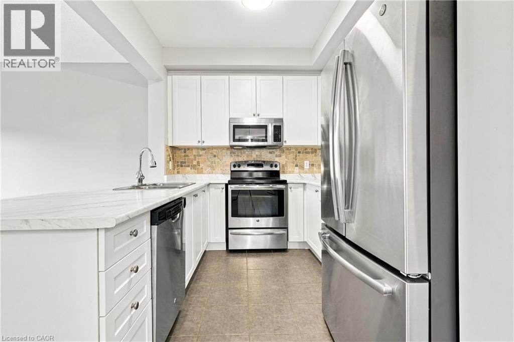 5065 Serena Drive, Beamsville, ON - Indoor Photo Showing Kitchen
