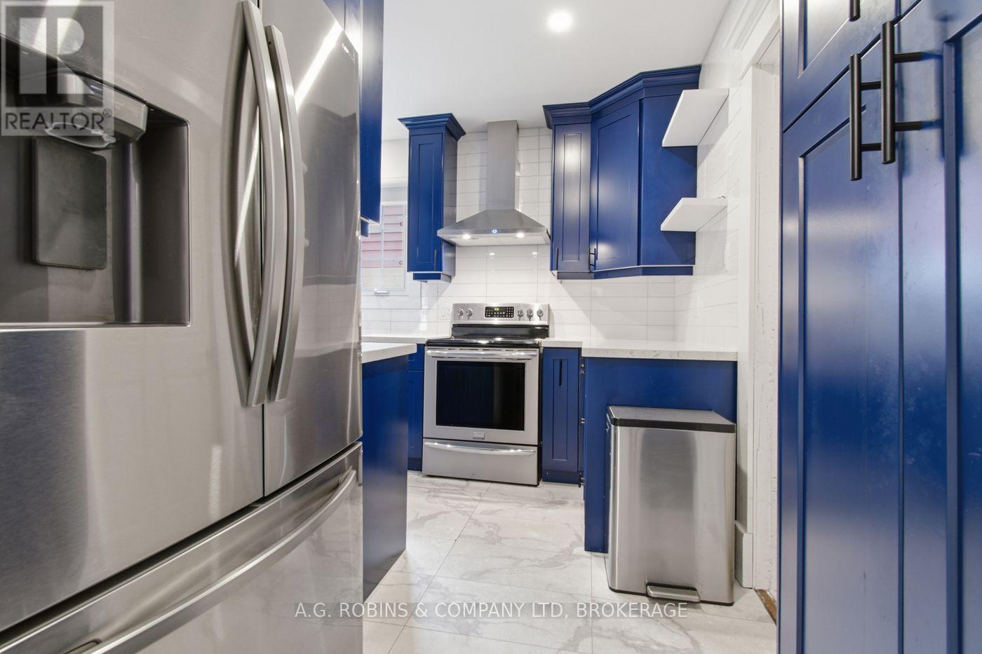 6345 Barker Street, Niagara Falls (Dorchester), ON - Indoor Photo Showing Kitchen