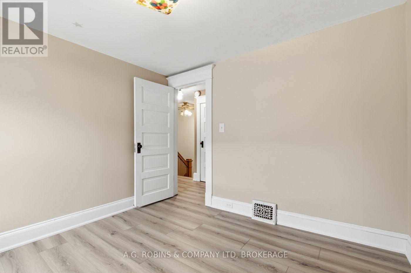 6345 Barker Street, Niagara Falls (Dorchester), ON - Indoor Photo Showing Other Room