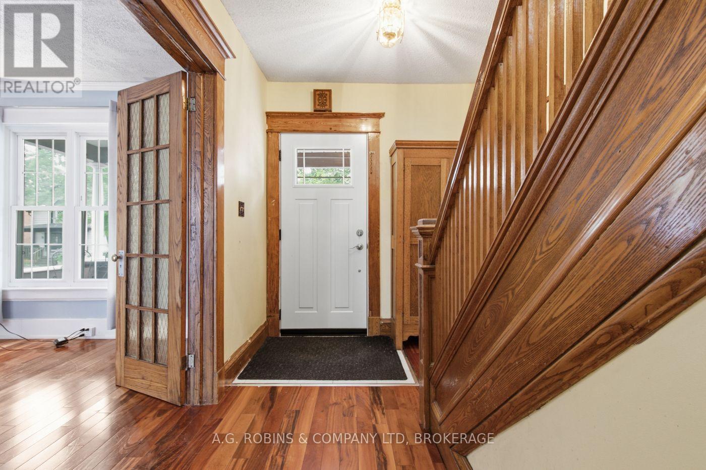 6345 Barker Street, Niagara Falls (Dorchester), ON - Indoor Photo Showing Other Room