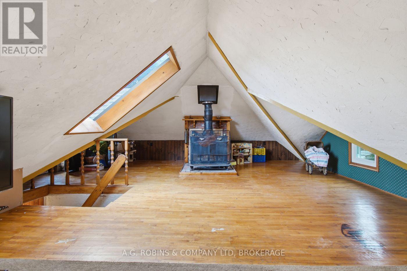6345 Barker Street, Niagara Falls (Dorchester), ON - Indoor Photo Showing Other Room