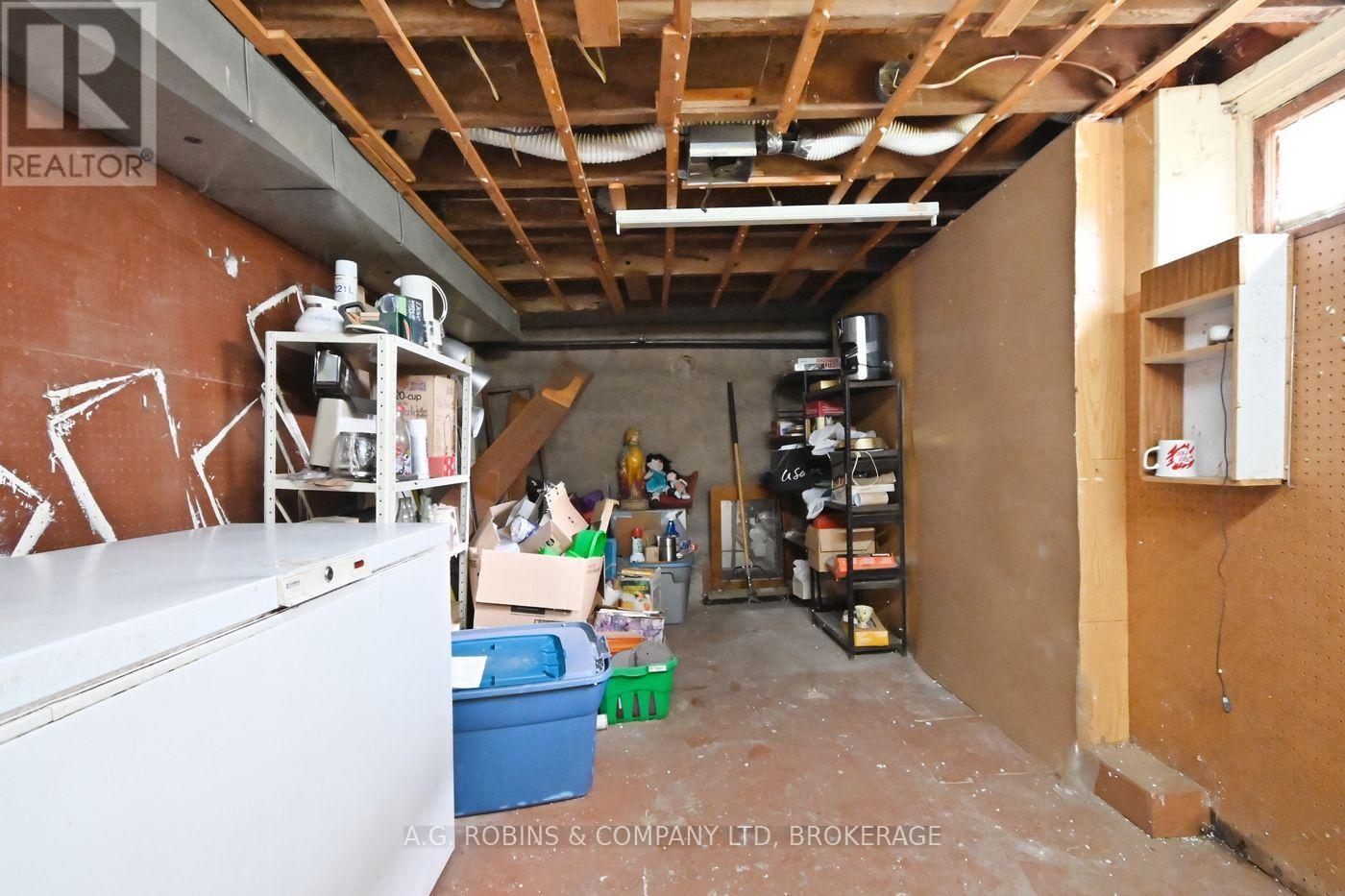 6345 Barker Street, Niagara Falls (Dorchester), ON - Indoor Photo Showing Basement
