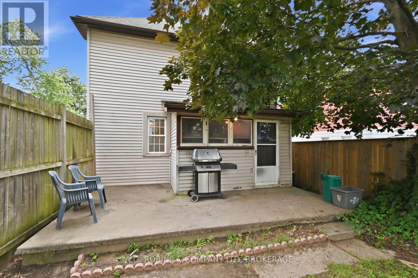 6345 Barker Street, Niagara Falls (Dorchester), ON - Outdoor With Exterior