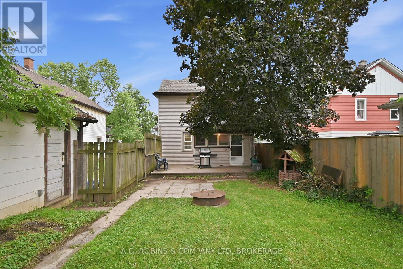6345 Barker Street, Niagara Falls (Dorchester), ON - Outdoor With Deck Patio Veranda