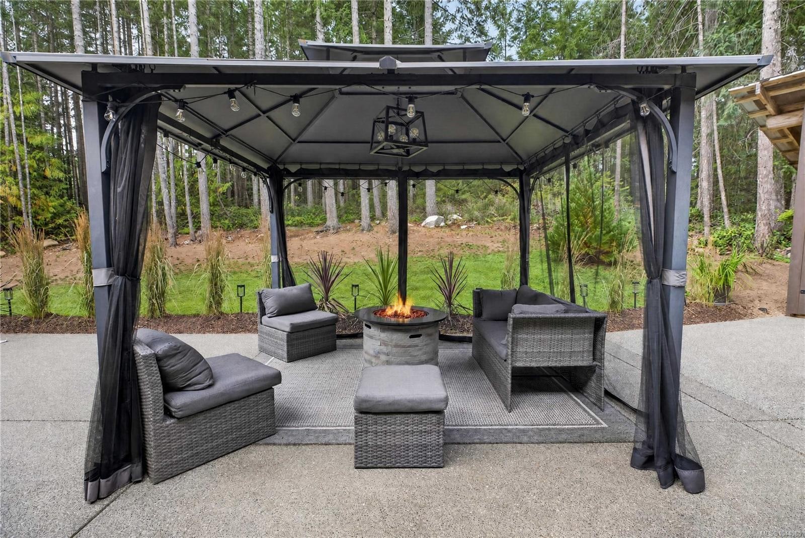 1258 Barr Dr, Merville, BC