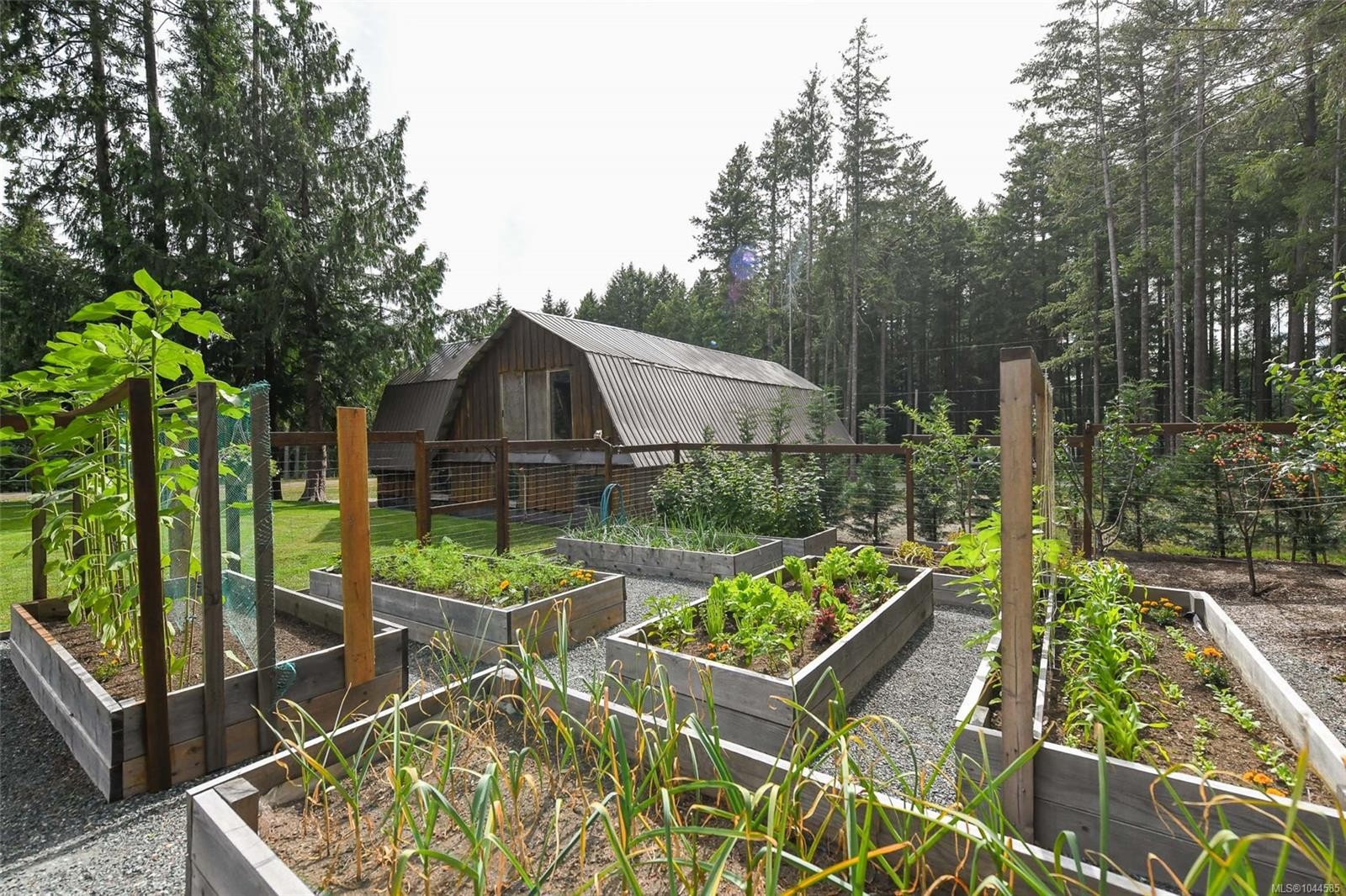 1258 Barr Dr, Merville, BC