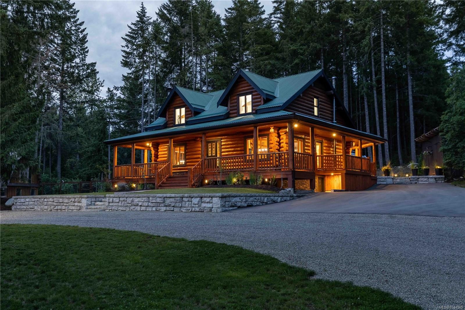 1258 Barr Dr, Merville, BC