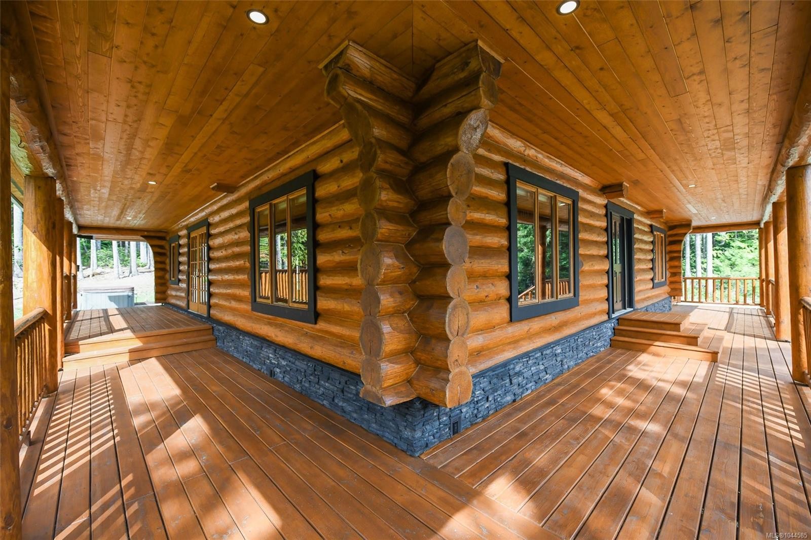 1258 Barr Dr, Merville, BC