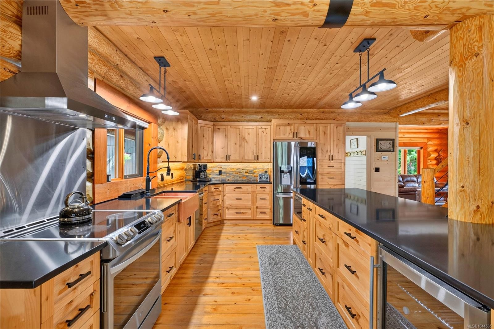 1258 Barr Dr, Merville, BC