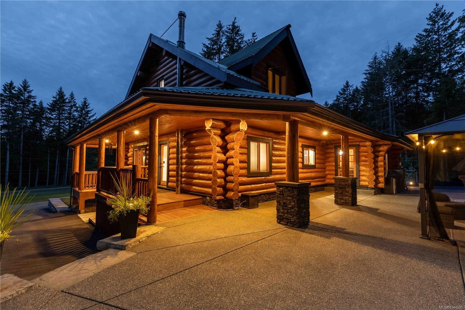 1258 Barr Dr, Merville, BC