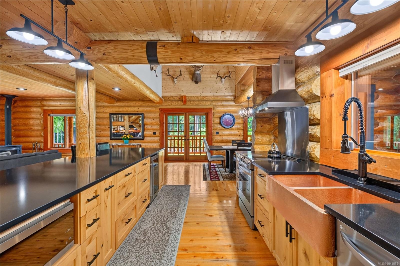 1258 Barr Dr, Merville, BC