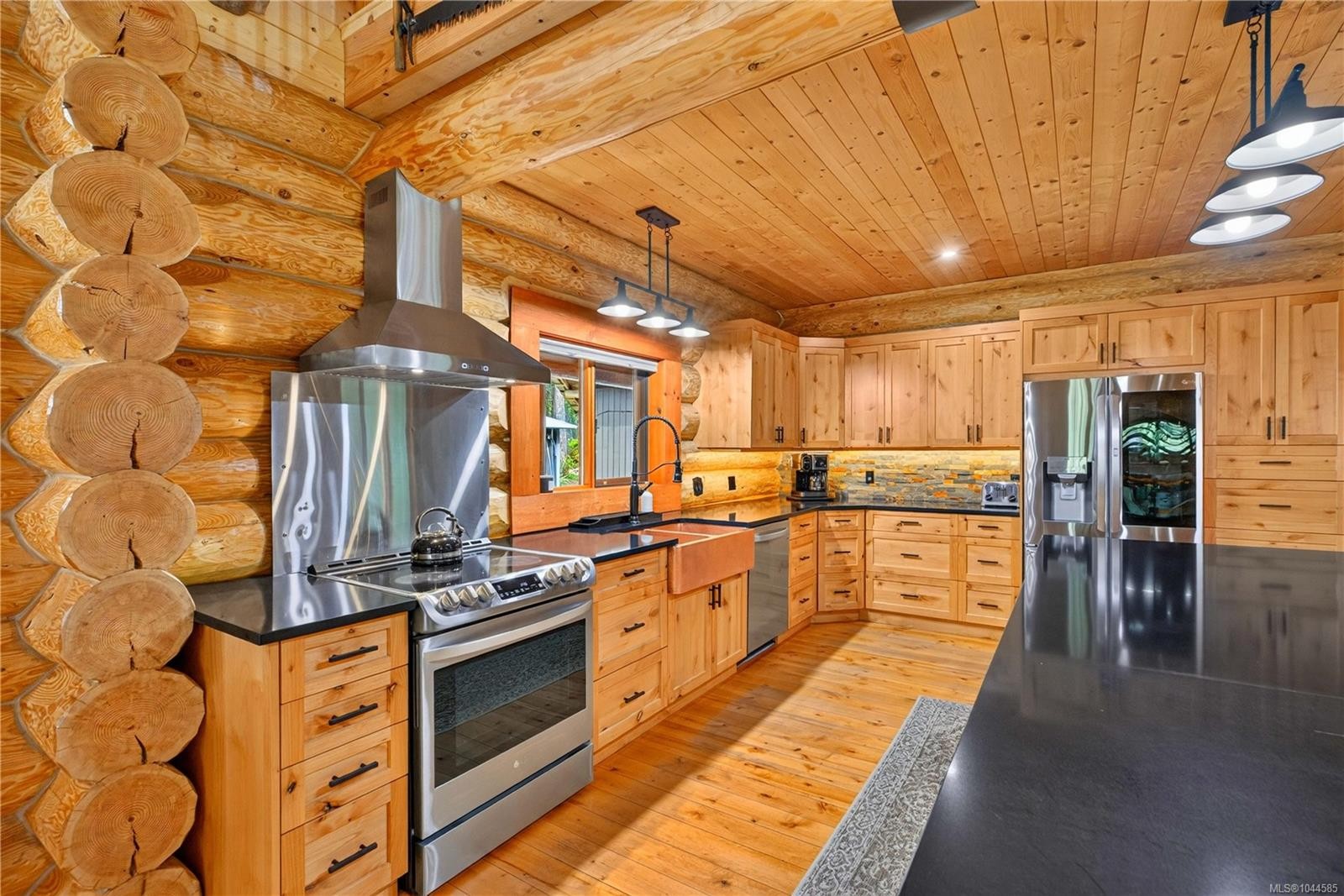 1258 Barr Dr, Merville, BC