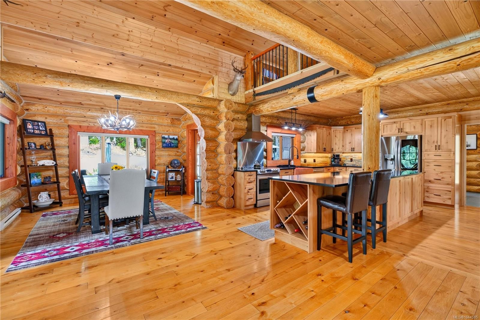 1258 Barr Dr, Merville, BC