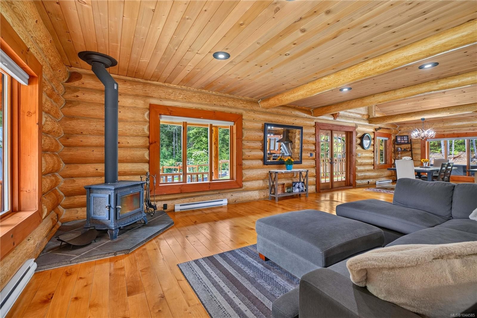 1258 Barr Dr, Merville, BC