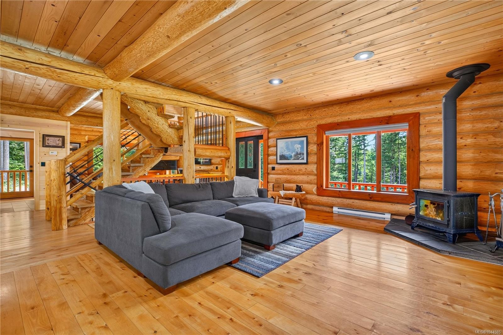 1258 Barr Dr, Merville, BC