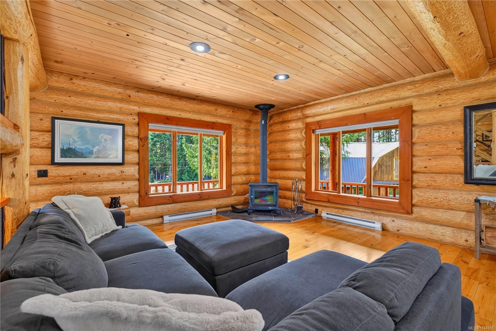 1258 Barr Dr, Merville, BC