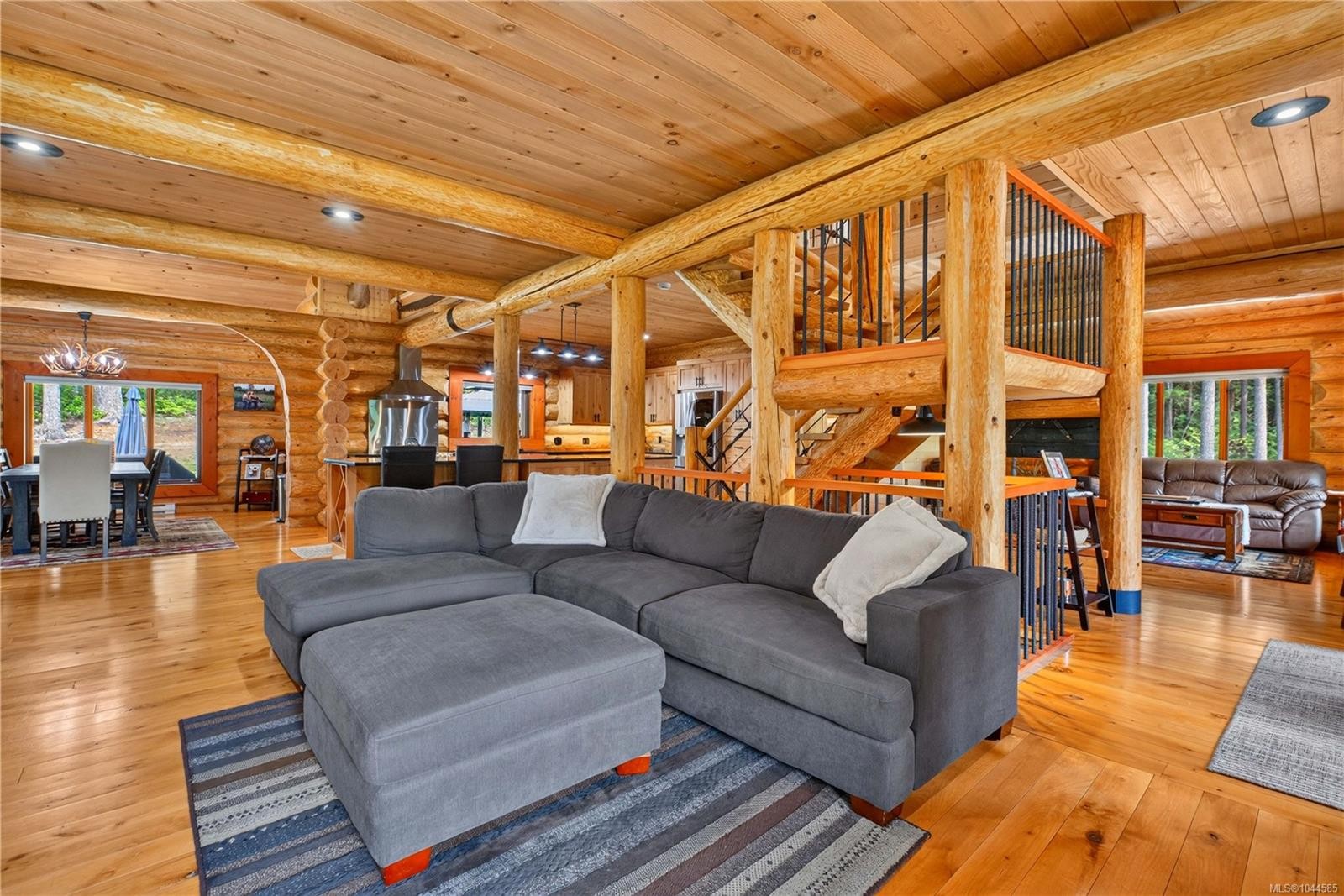 1258 Barr Dr, Merville, BC
