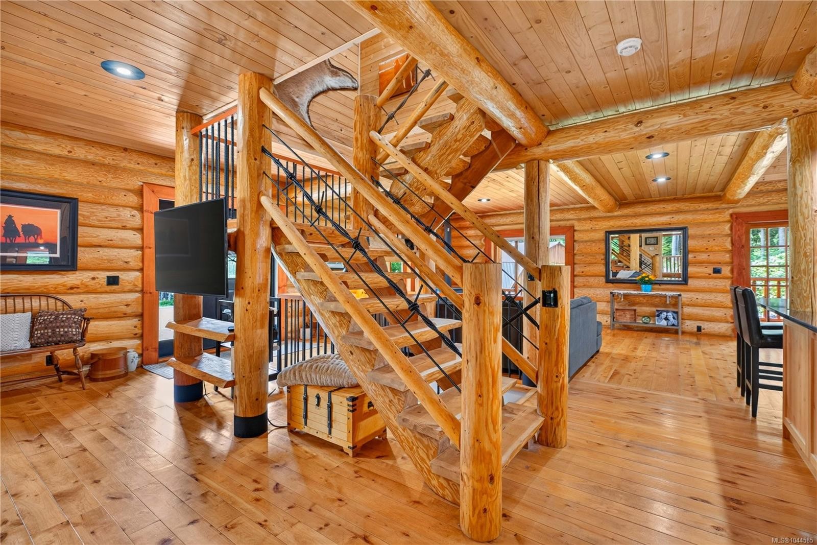 1258 Barr Dr, Merville, BC