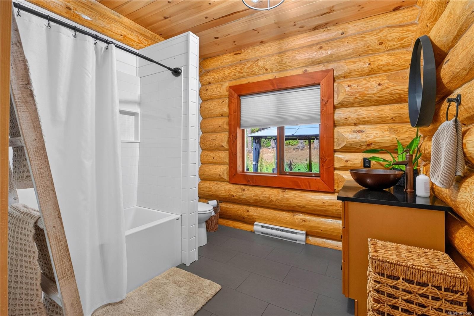 1258 Barr Dr, Merville, BC