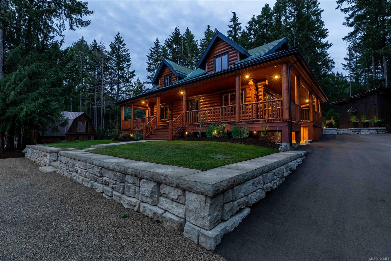 1258 Barr Dr, Merville, BC