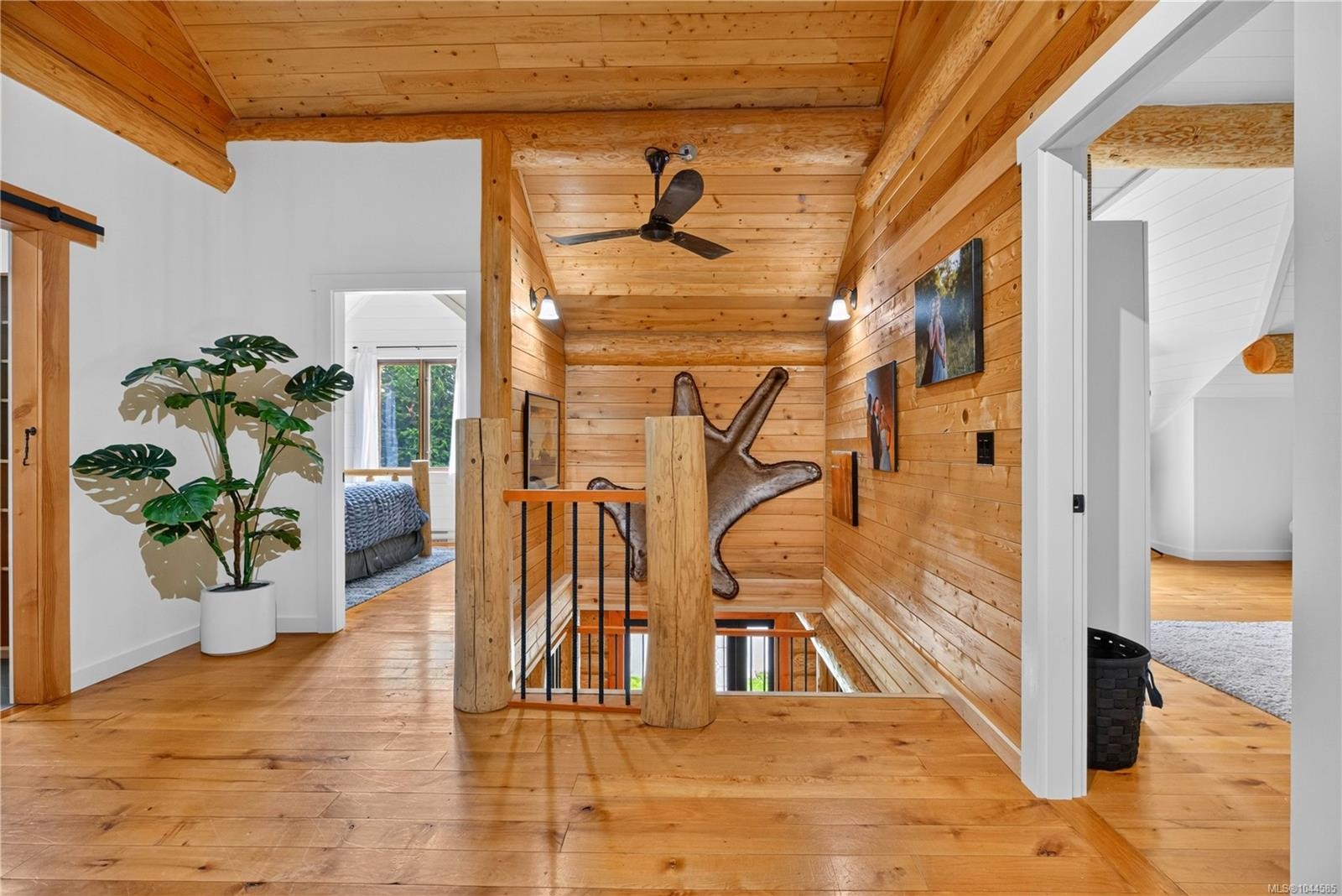 1258 Barr Dr, Merville, BC
