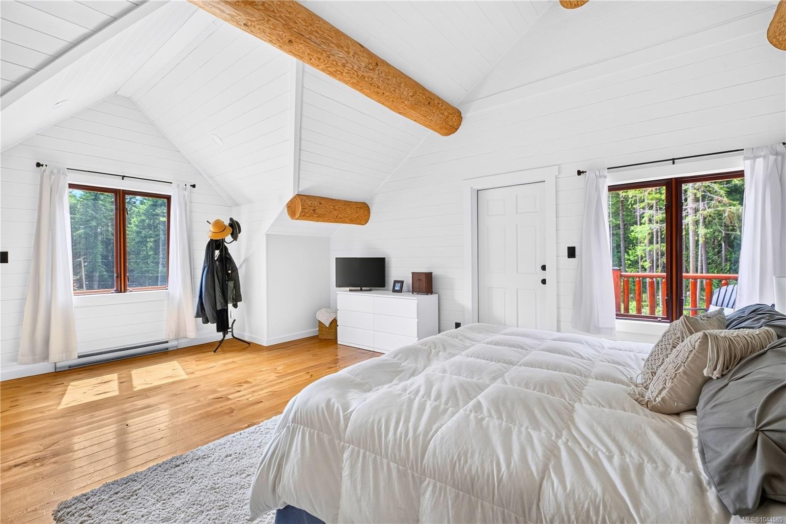 1258 Barr Dr, Merville, BC
