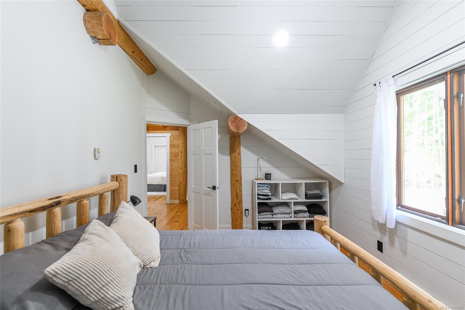 1258 Barr Dr, Merville, BC