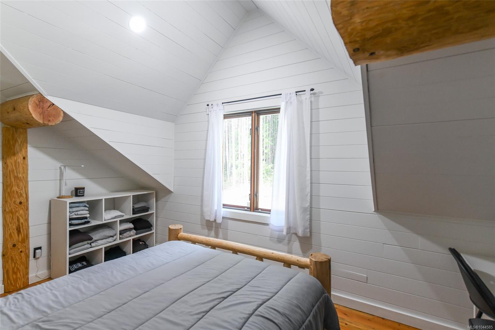 1258 Barr Dr, Merville, BC