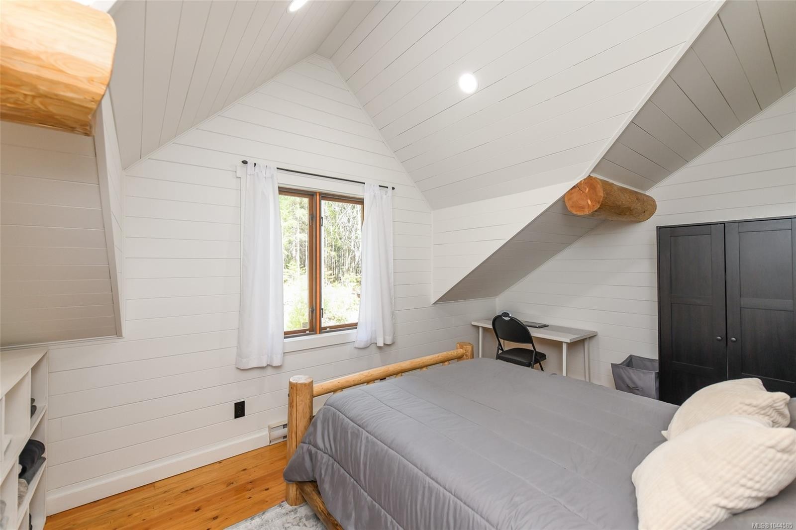 1258 Barr Dr, Merville, BC