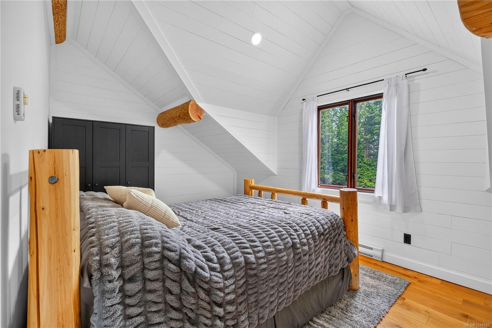 1258 Barr Dr, Merville, BC
