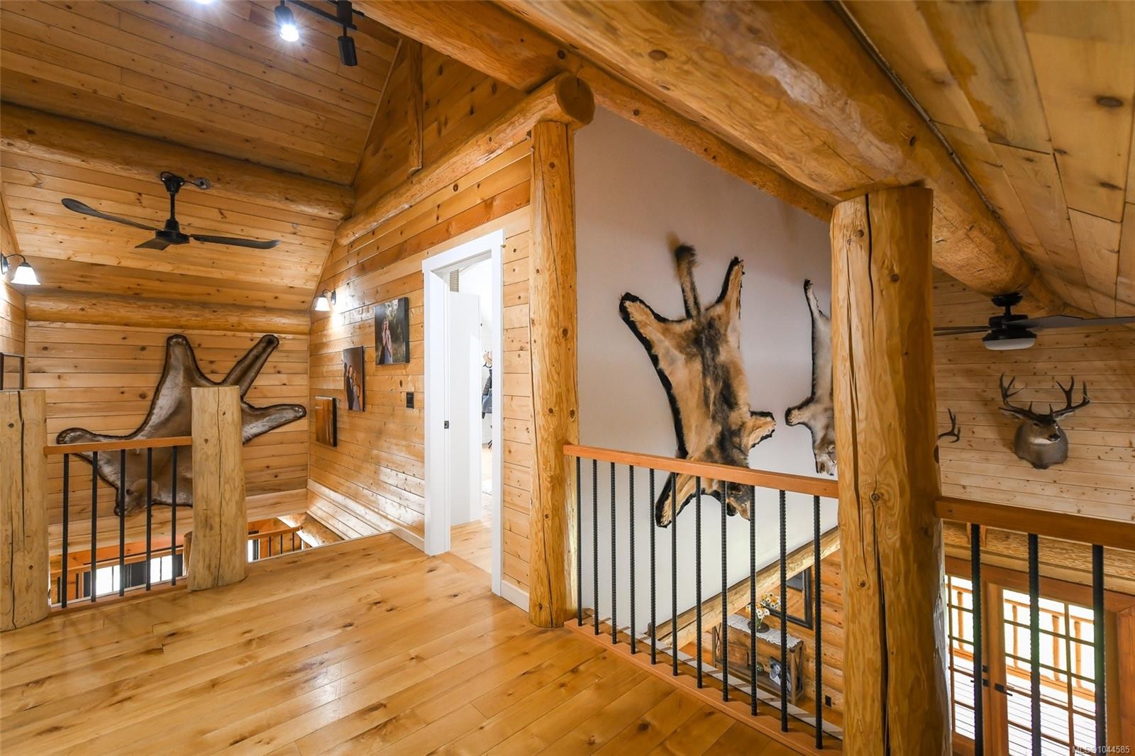 1258 Barr Dr, Merville, BC