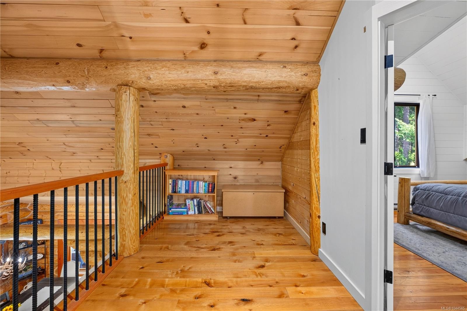 1258 Barr Dr, Merville, BC