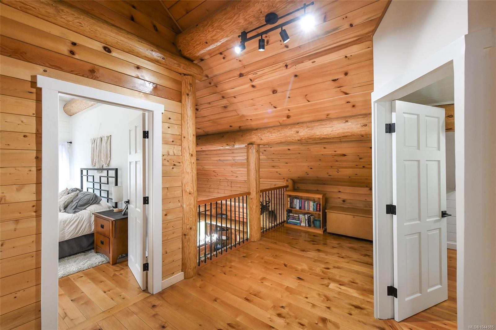 1258 Barr Dr, Merville, BC