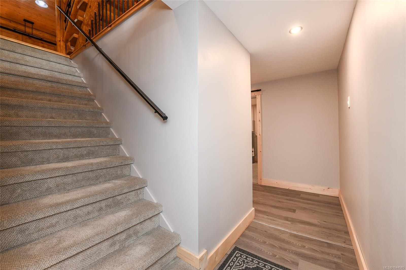 1258 Barr Dr, Merville, BC