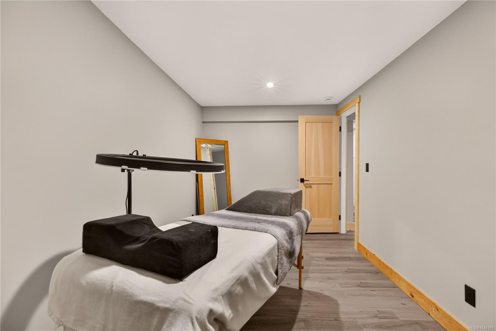 1258 Barr Dr, Merville, BC