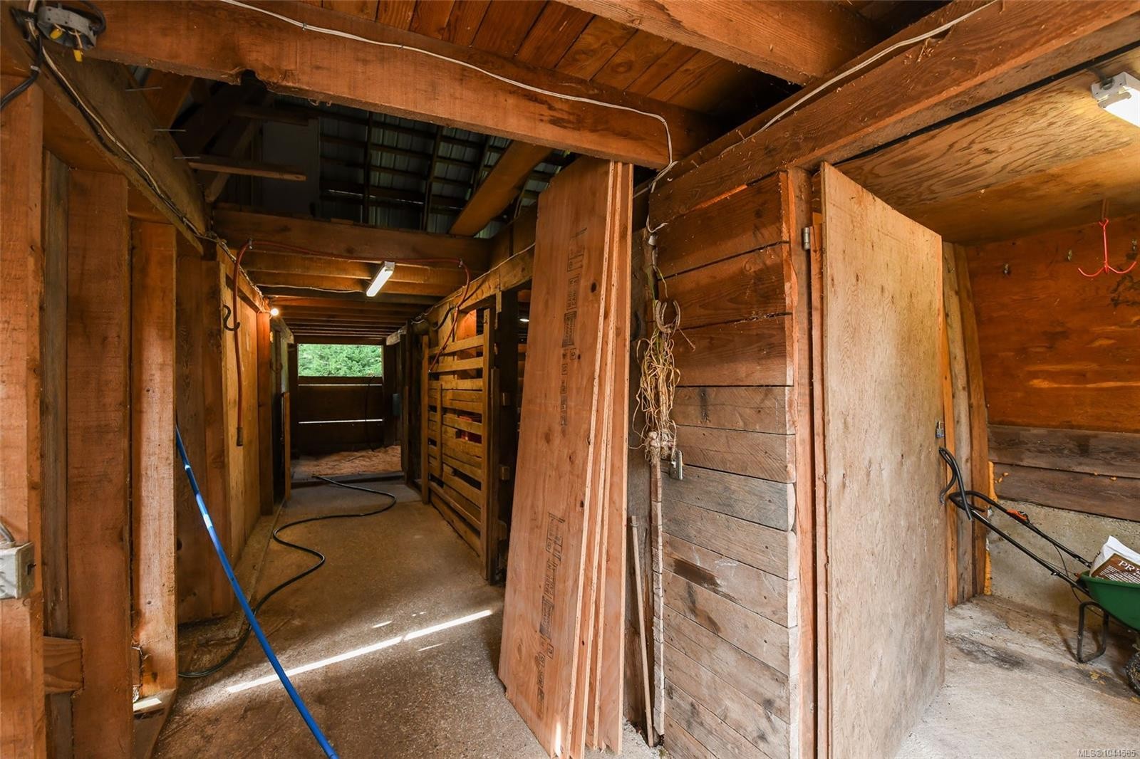 1258 Barr Dr, Merville, BC