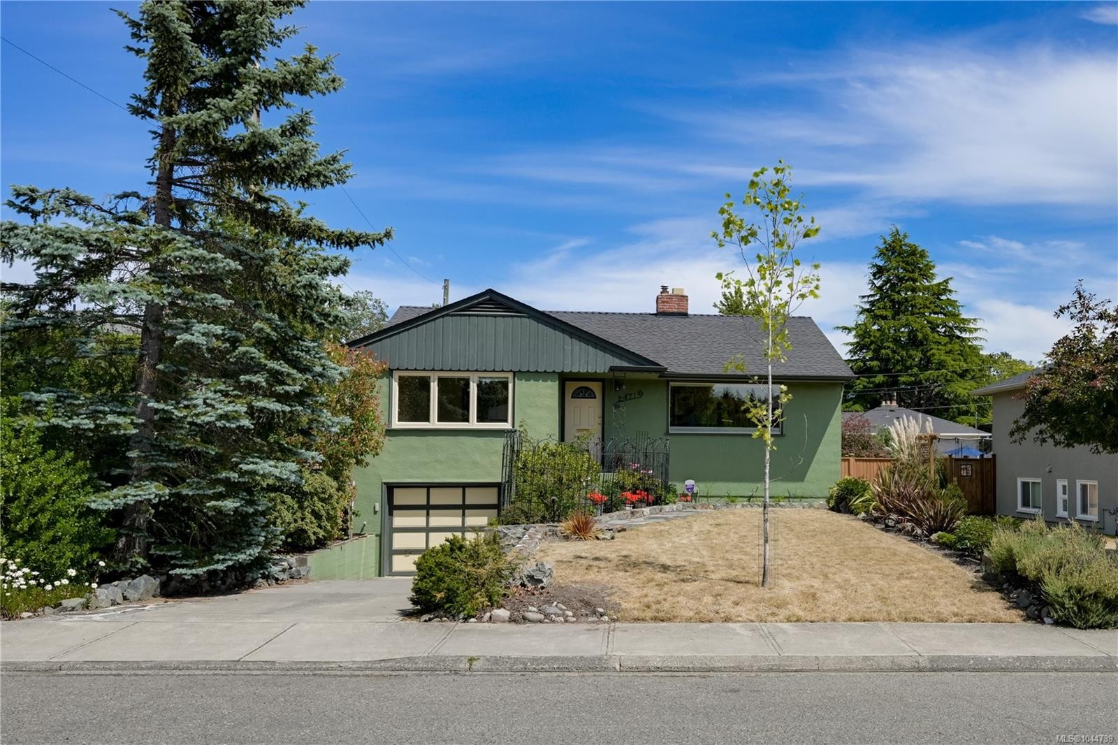2471 Dryfe St, Oak Bay, BC