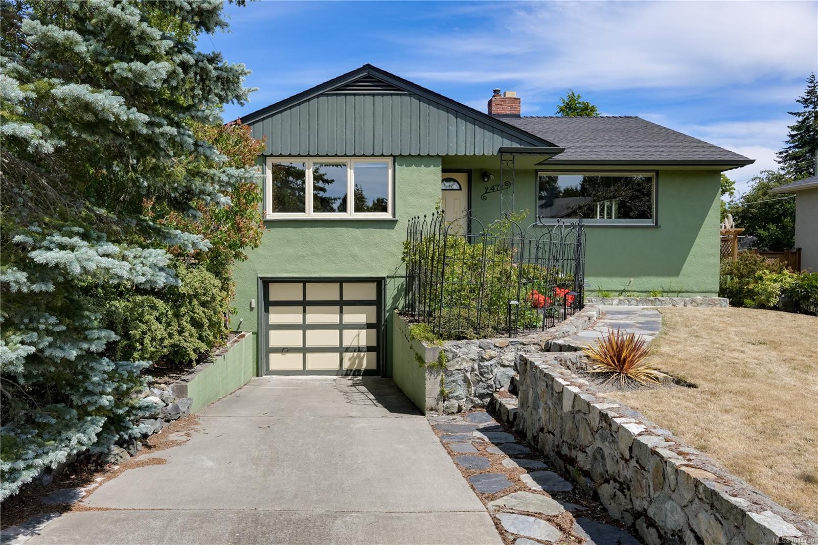 2471 Dryfe St, Oak Bay, BC